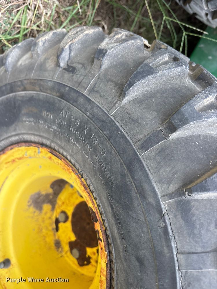 image for item ET7151 2000 John Deere Gator utility vehicle