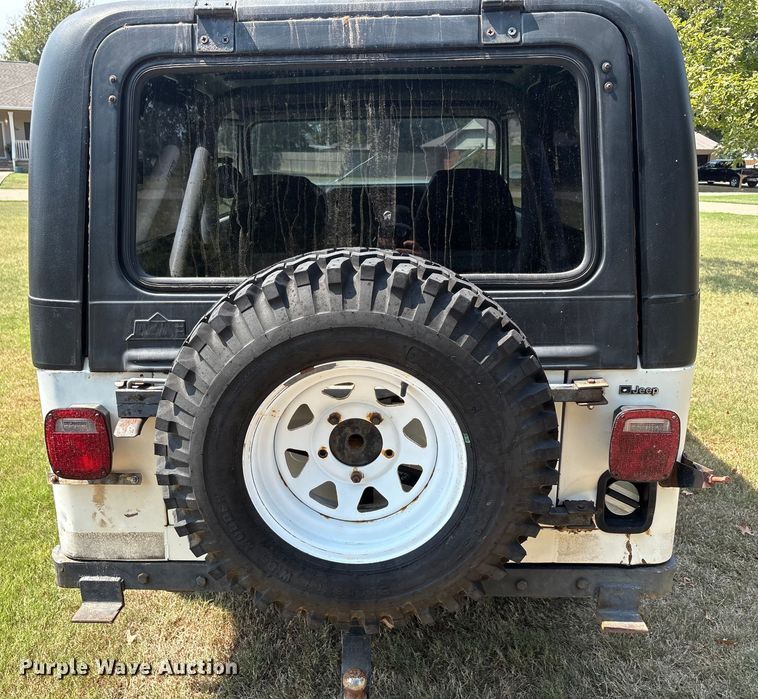 image for item EU0110 1981 Jeep CJ-8 Scrambler SUV