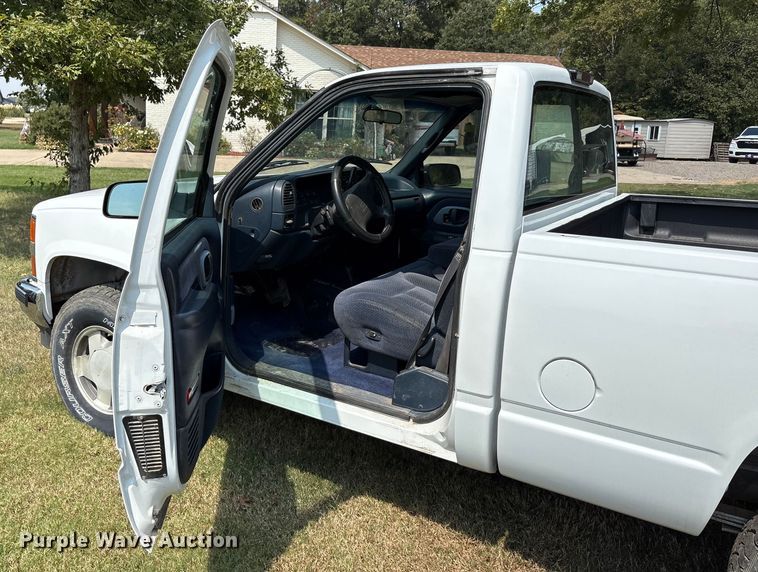 image for item EU0111 1995 Chevrolet K1500 pickup truck