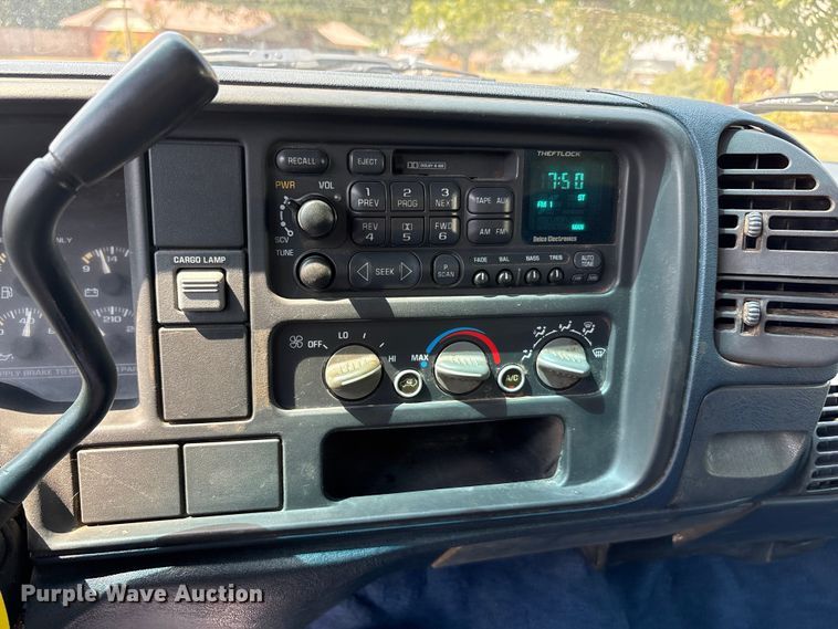 image for item EU0111 1995 Chevrolet K1500 pickup truck