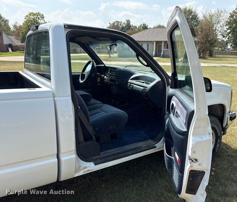 image for item EU0111 1995 Chevrolet K1500 pickup truck