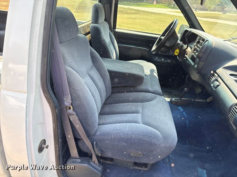 image for item EU0111 1995 Chevrolet K1500 pickup truck