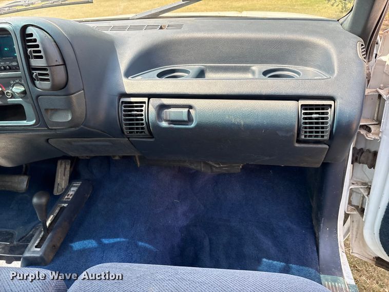 image for item EU0111 1995 Chevrolet K1500 pickup truck