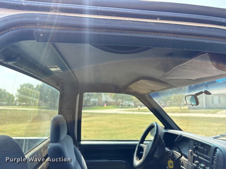 image for item EU0111 1995 Chevrolet K1500 pickup truck