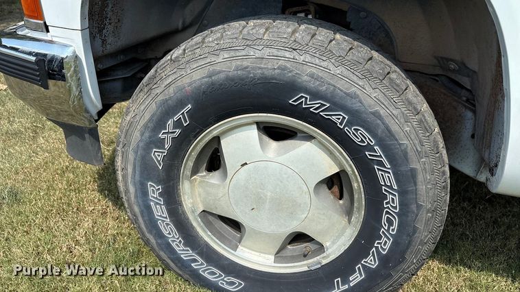 image for item EU0111 1995 Chevrolet K1500 pickup truck