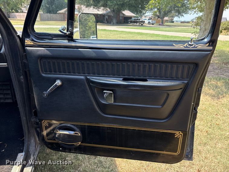 image for item EU0113 1979 Dodge D100 pickup truck