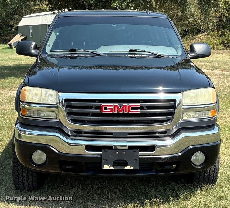 image for item EU0114 2005 GMC Sierra 2500HD Crew Cab pickup truck