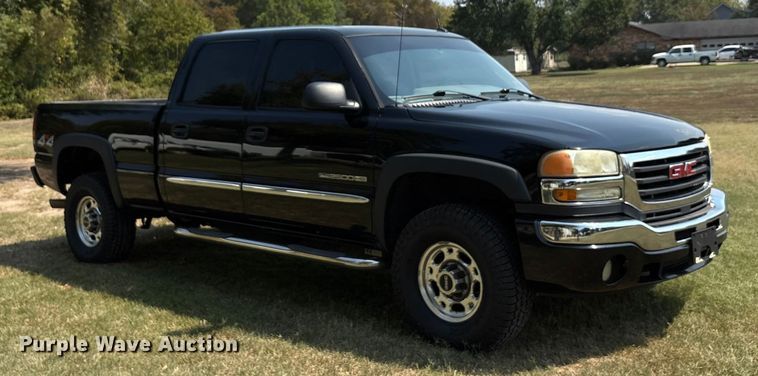 image for item EU0114 2005 GMC Sierra 2500HD Crew Cab pickup truck