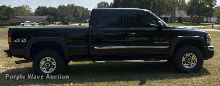 image for item EU0114 2005 GMC Sierra 2500HD Crew Cab pickup truck