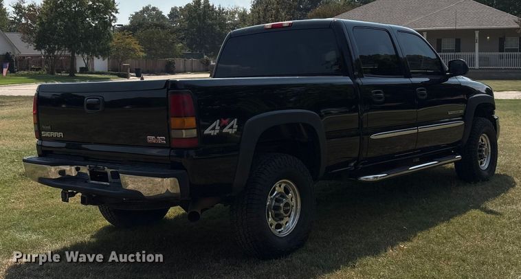 image for item EU0114 2005 GMC Sierra 2500HD Crew Cab pickup truck