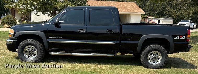 image for item EU0114 2005 GMC Sierra 2500HD Crew Cab pickup truck