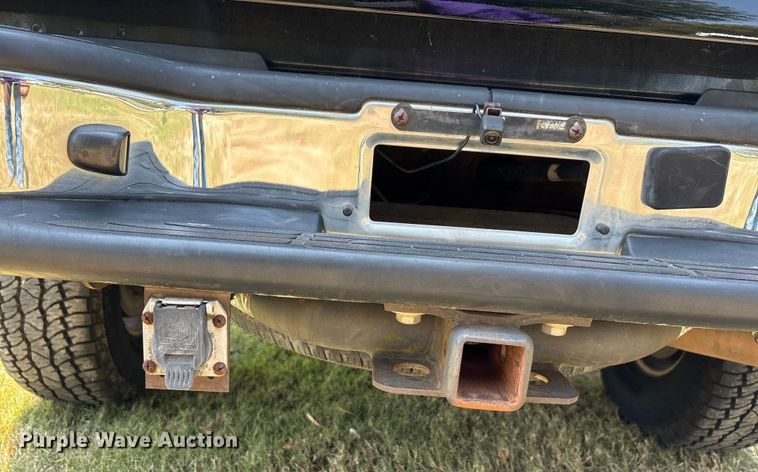 image for item EU0114 2005 GMC Sierra 2500HD Crew Cab pickup truck