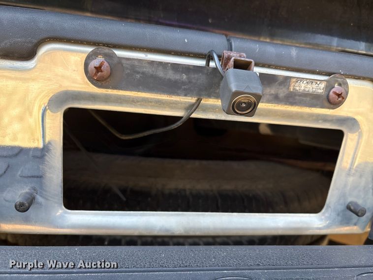 image for item EU0114 2005 GMC Sierra 2500HD Crew Cab pickup truck