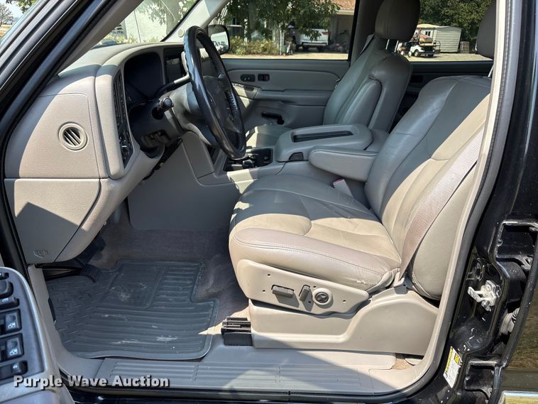 image for item EU0114 2005 GMC Sierra 2500HD Crew Cab pickup truck