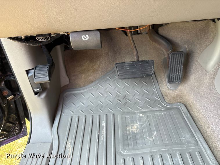 image for item EU0114 2005 GMC Sierra 2500HD Crew Cab pickup truck