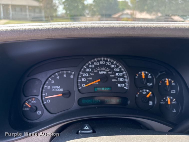 image for item EU0114 2005 GMC Sierra 2500HD Crew Cab pickup truck