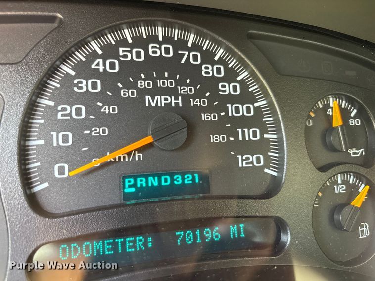 image for item EU0114 2005 GMC Sierra 2500HD Crew Cab pickup truck