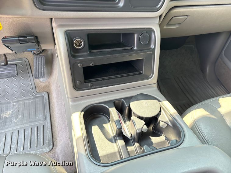 image for item EU0114 2005 GMC Sierra 2500HD Crew Cab pickup truck