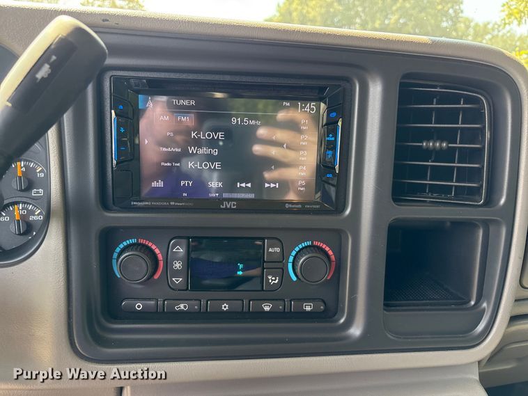 image for item EU0114 2005 GMC Sierra 2500HD Crew Cab pickup truck