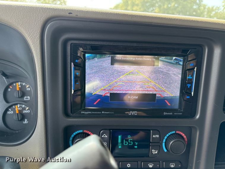 image for item EU0114 2005 GMC Sierra 2500HD Crew Cab pickup truck