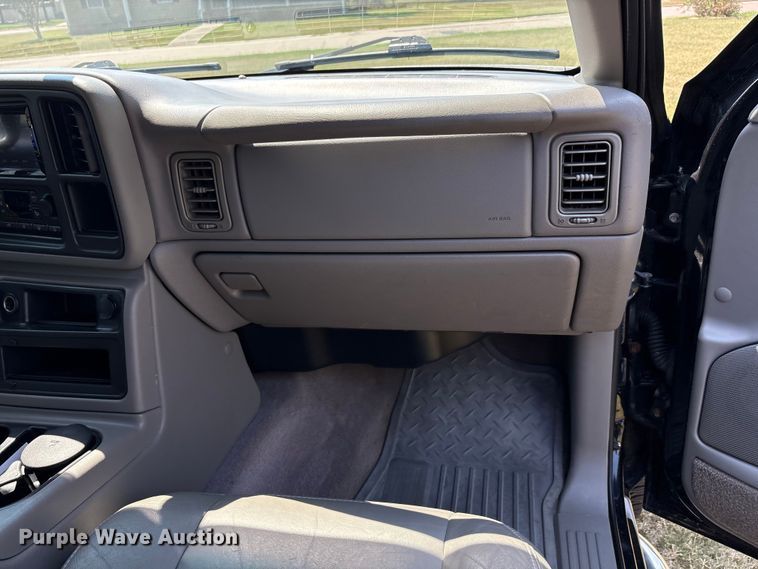 image for item EU0114 2005 GMC Sierra 2500HD Crew Cab pickup truck