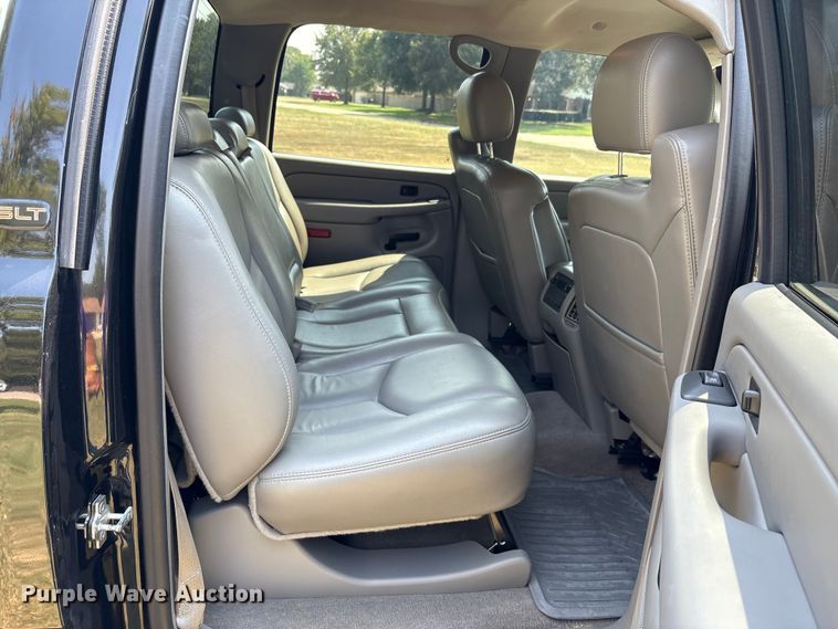 image for item EU0114 2005 GMC Sierra 2500HD Crew Cab pickup truck