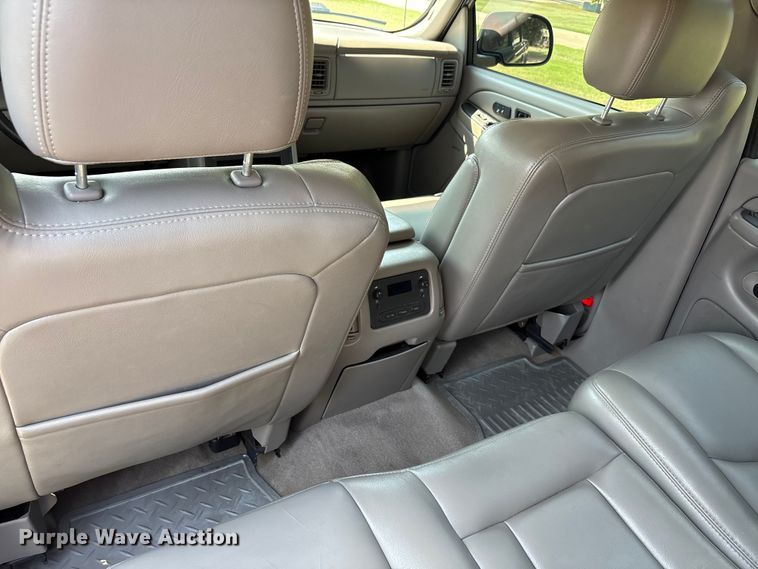 image for item EU0114 2005 GMC Sierra 2500HD Crew Cab pickup truck