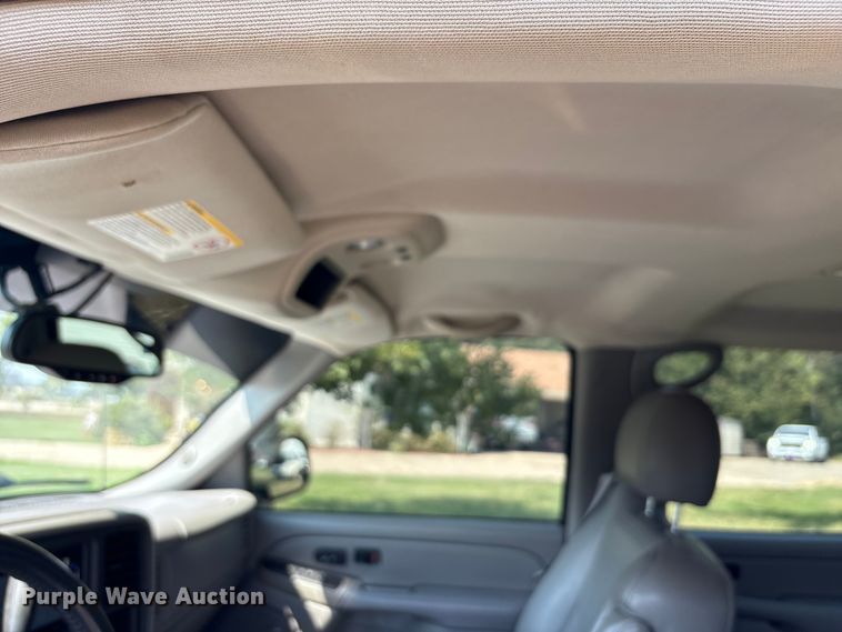 image for item EU0114 2005 GMC Sierra 2500HD Crew Cab pickup truck