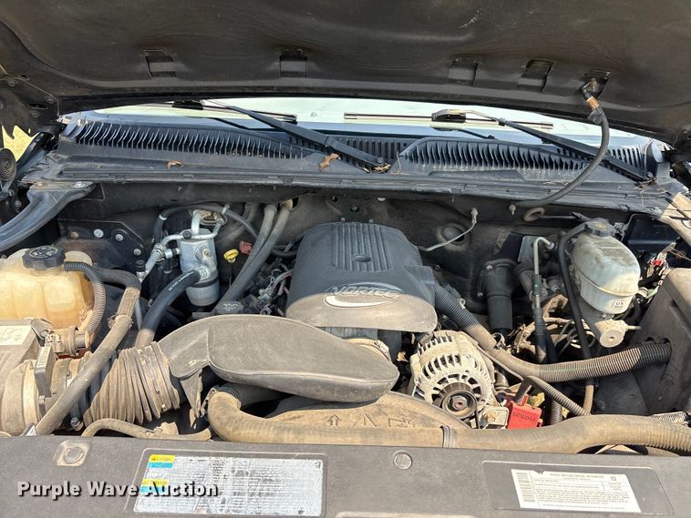 image for item EU0114 2005 GMC Sierra 2500HD Crew Cab pickup truck