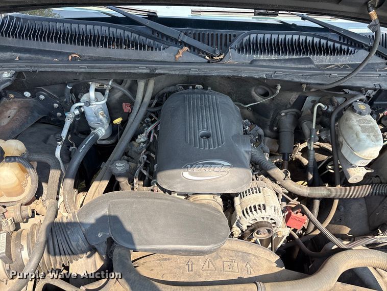 image for item EU0114 2005 GMC Sierra 2500HD Crew Cab pickup truck