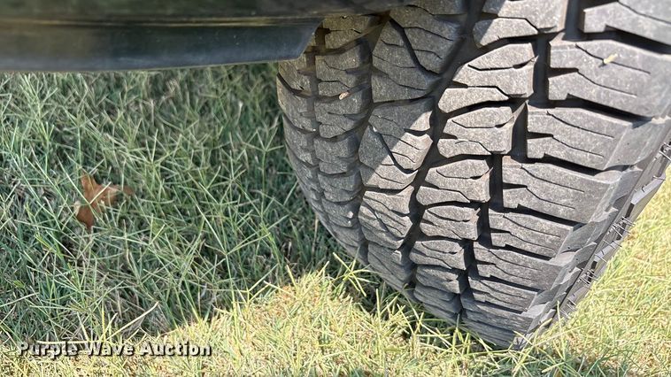 image for item EU0114 2005 GMC Sierra 2500HD Crew Cab pickup truck