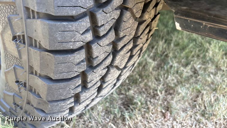 image for item EU0114 2005 GMC Sierra 2500HD Crew Cab pickup truck