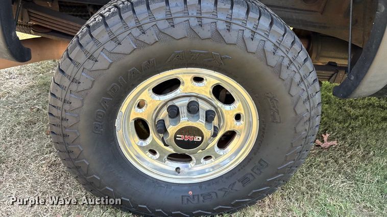 image for item EU0114 2005 GMC Sierra 2500HD Crew Cab pickup truck