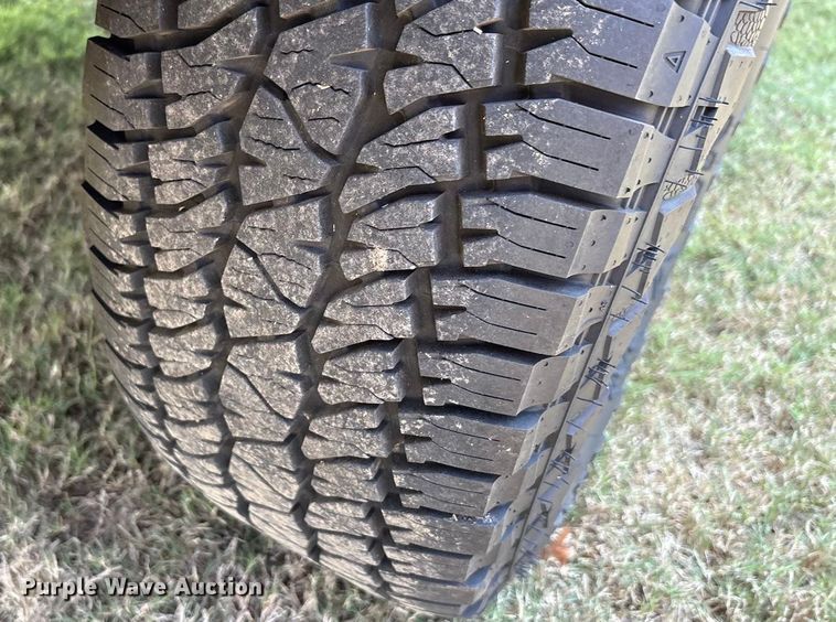 image for item EU0114 2005 GMC Sierra 2500HD Crew Cab pickup truck