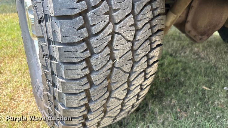 image for item EU0114 2005 GMC Sierra 2500HD Crew Cab pickup truck