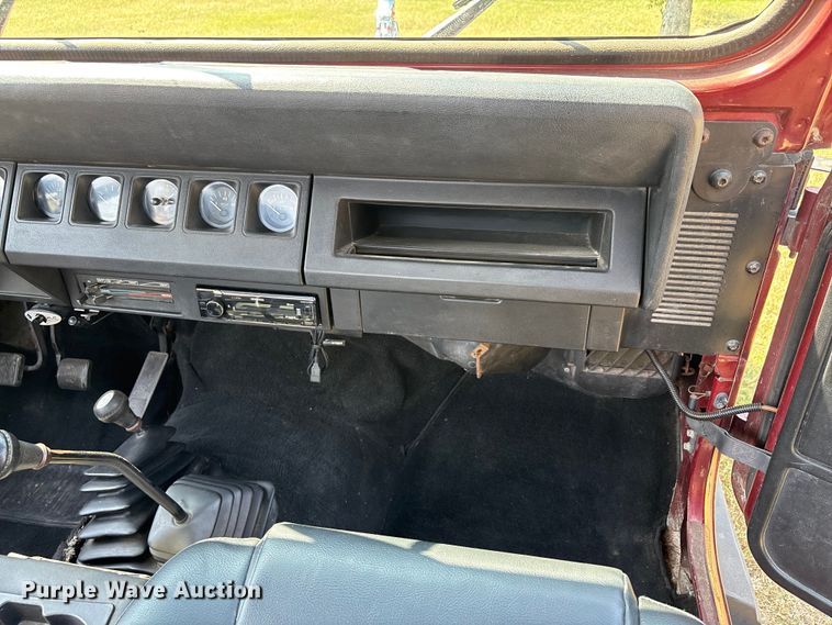 image for item EU0115 1987 Jeep Wrangler SUV