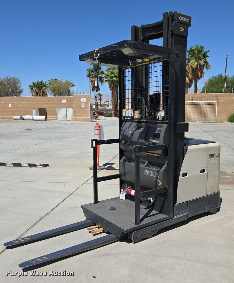 image for item EU2532 2017 Crown SP3520-30 order picker