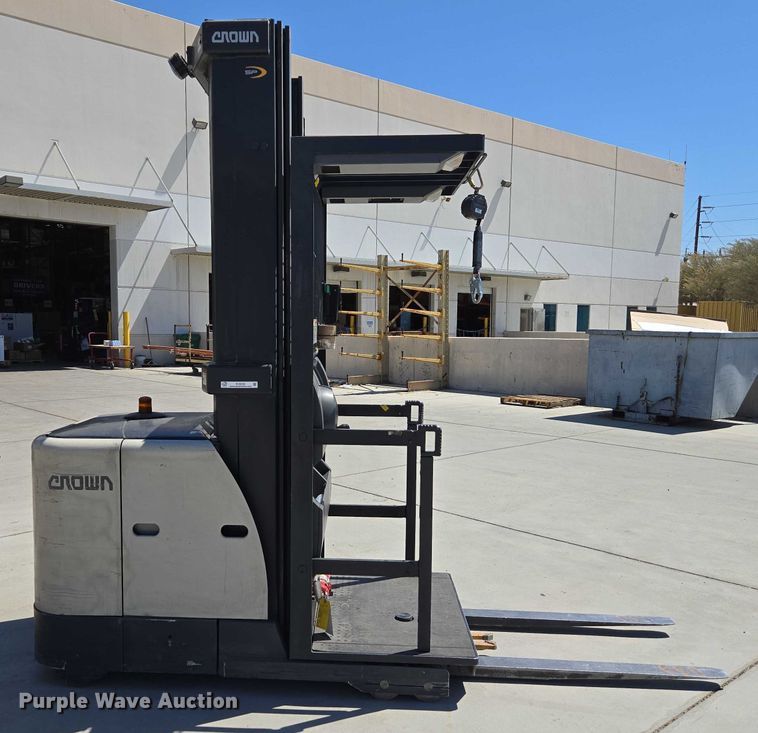 image for item EU2532 2017 Crown SP3520-30 order picker