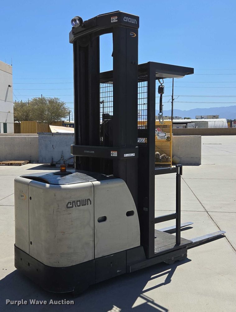 image for item EU2532 2017 Crown SP3520-30 order picker