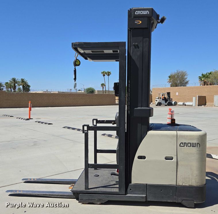 image for item EU2532 2017 Crown SP3520-30 order picker