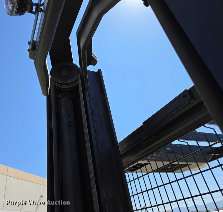 image for item EU2532 2017 Crown SP3520-30 order picker