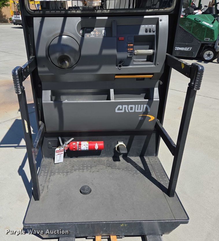 image for item EU2532 2017 Crown SP3520-30 order picker