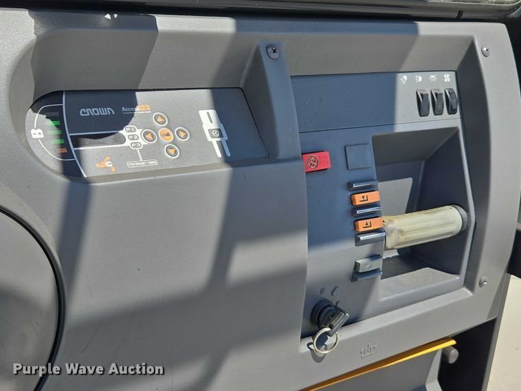 image for item EU2532 2017 Crown SP3520-30 order picker