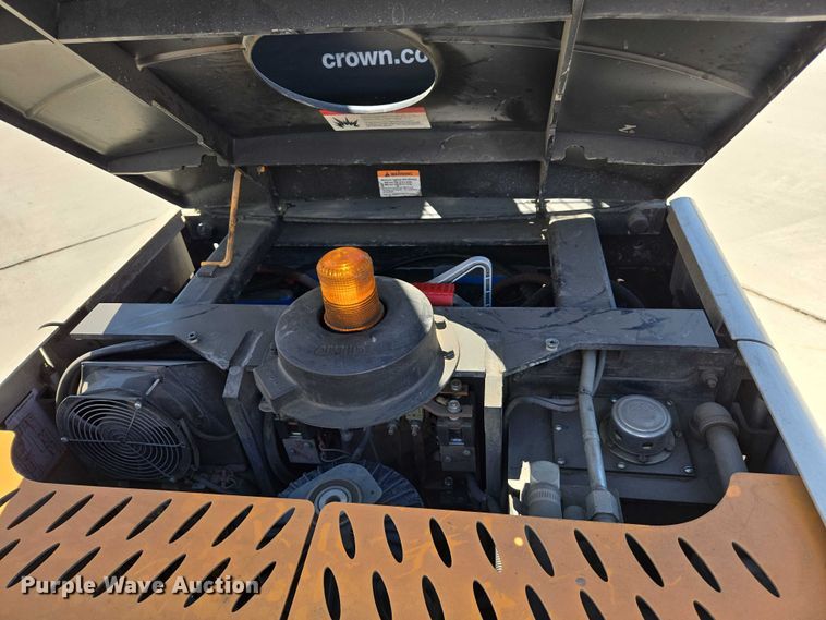 image for item EU2532 2017 Crown SP3520-30 order picker