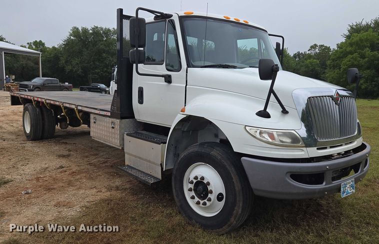 image for item EU3640 2016 International 4000 flatbed truck