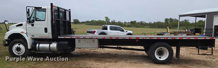 image for item EU3640 2016 International 4000 flatbed truck
