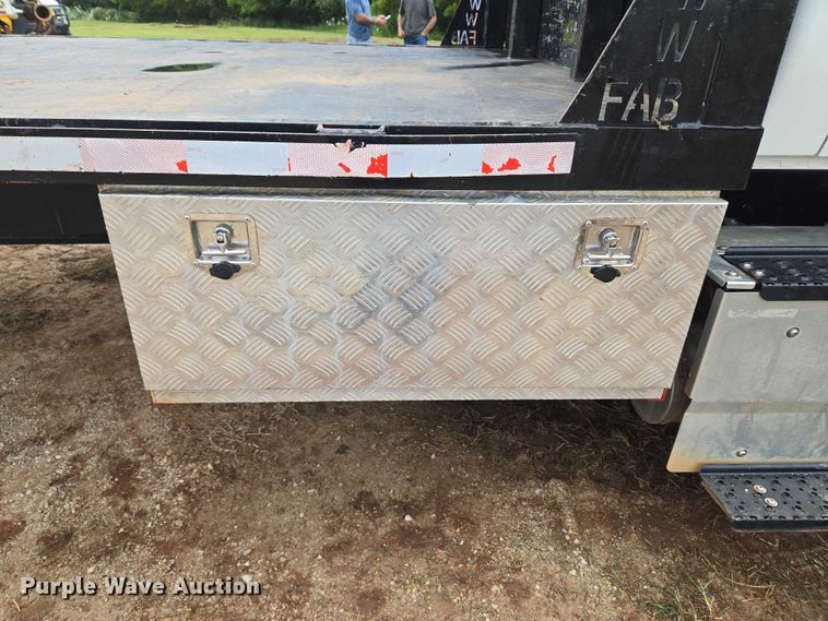 image for item EU3640 2016 International 4000 flatbed truck