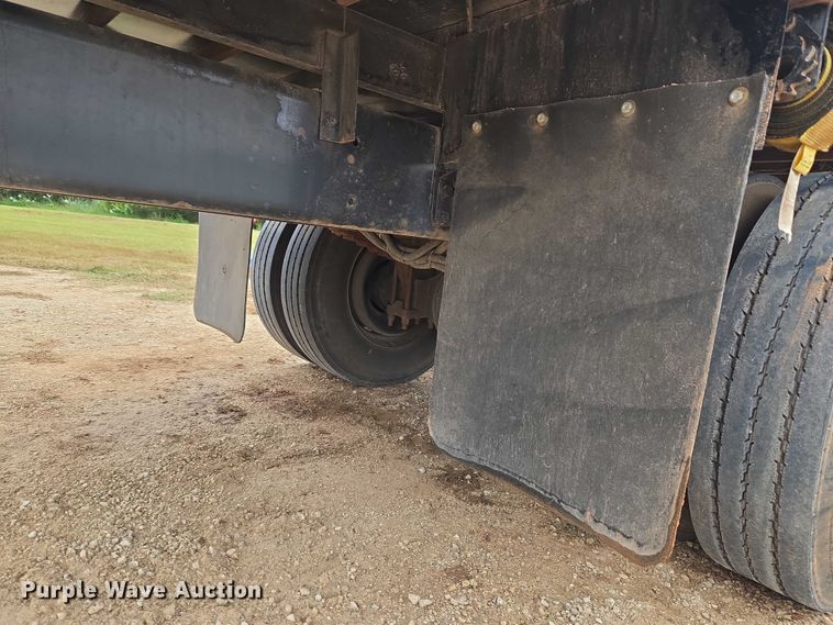 image for item EU3640 2016 International 4000 flatbed truck