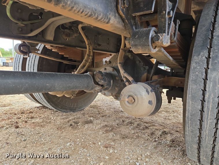 image for item EU3640 2016 International 4000 flatbed truck