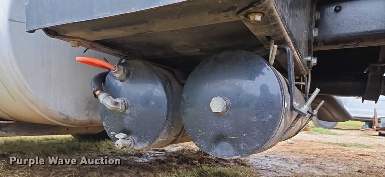 image for item EU3640 2016 International 4000 flatbed truck